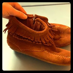 Minnetonka moccasins for girls size 13
